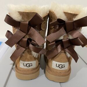 UGG Bailey Bow boots, toddler size 8
